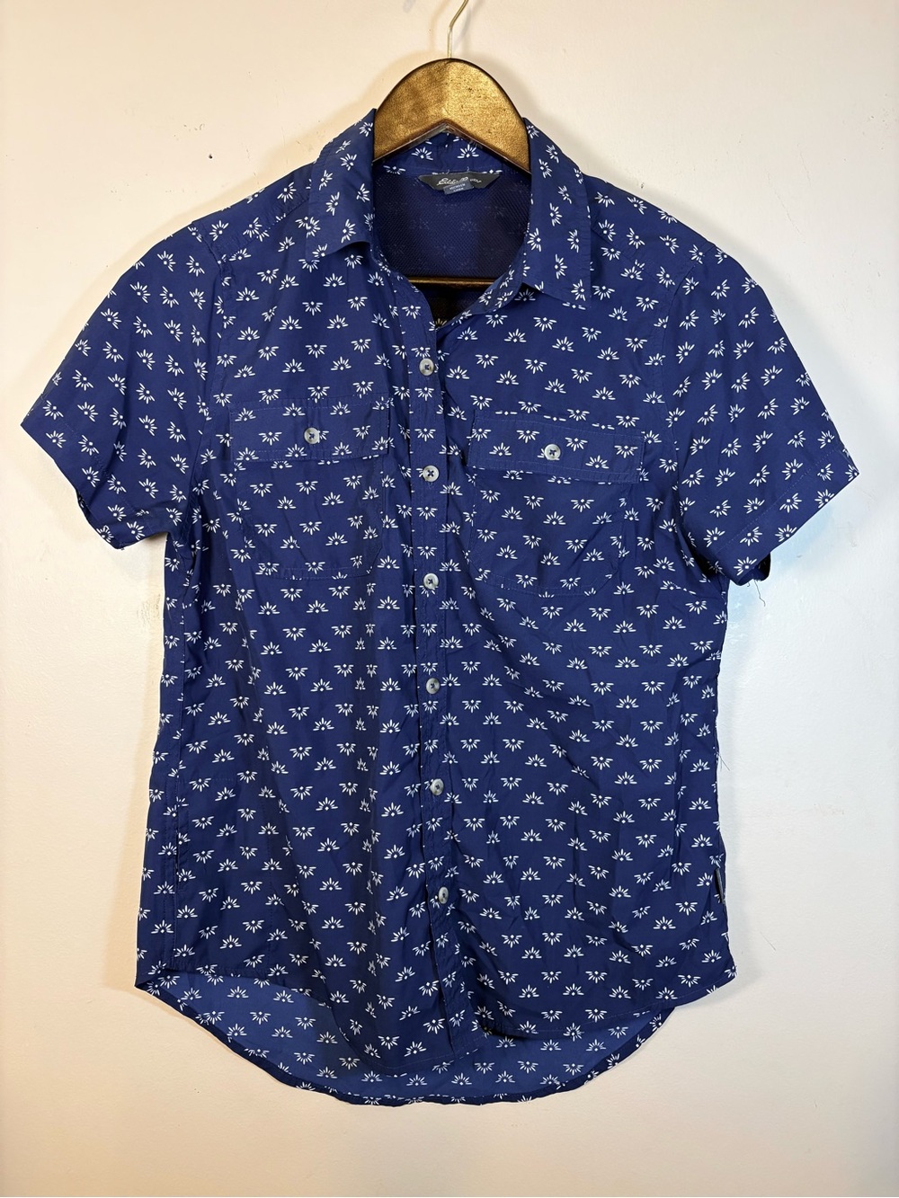 Eddie Bauer Women's Short Sleeve Moisture Wicking Adventure Shirt Size Small Geo